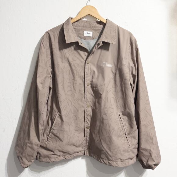 Dime Jacket Mens Large Logo Nylon Snap All Over Print Tan Khaki Skate Streetwear - Picture 1 of 7